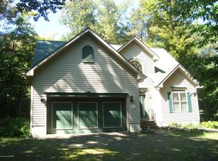 19 Christine Ct, Gouldsboro, PA 18424