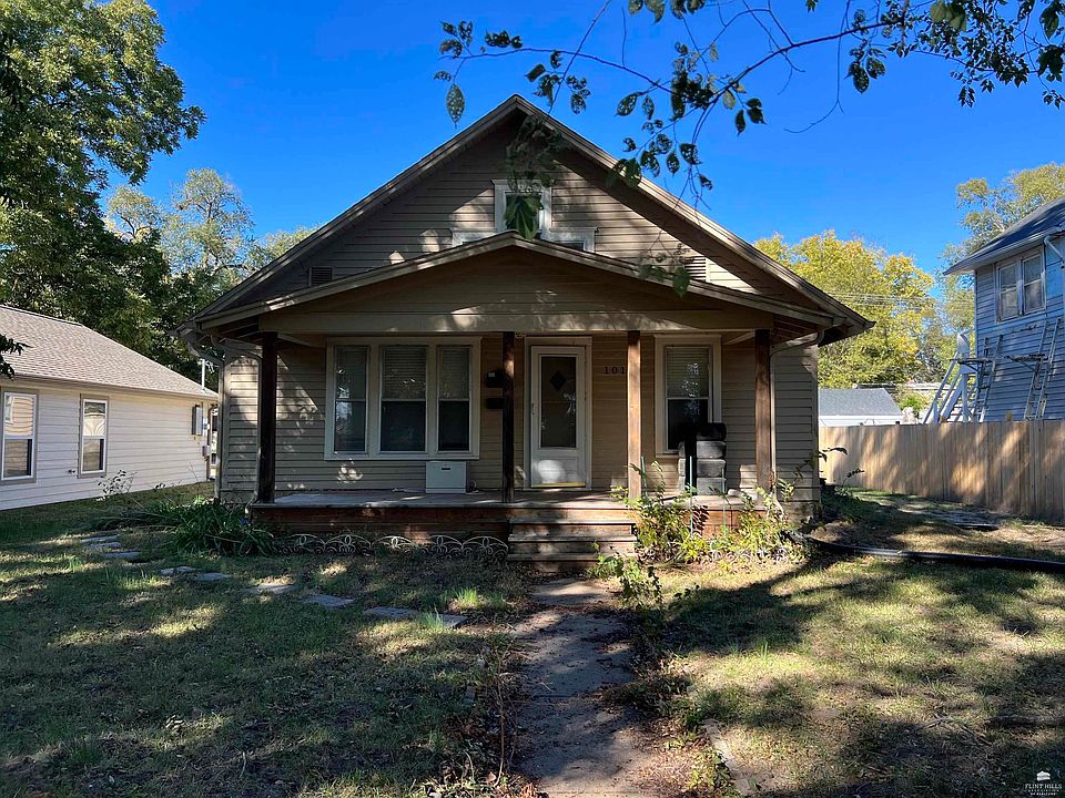 1st image of 1012 Yuma St