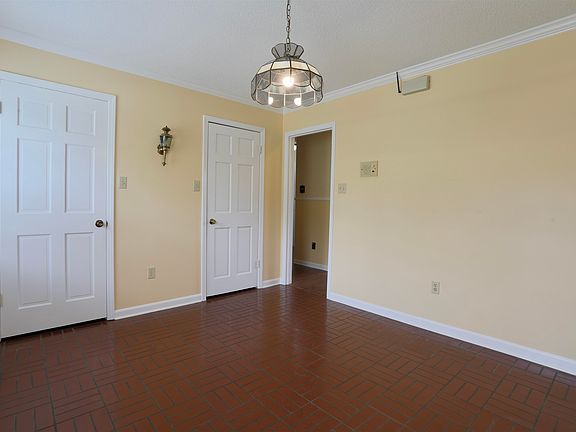 5th image of 1903 Edwards Ave