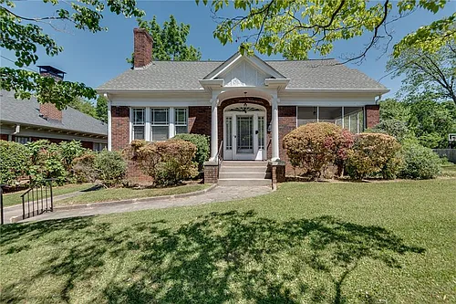 812 Adair Ave NE Photo 1