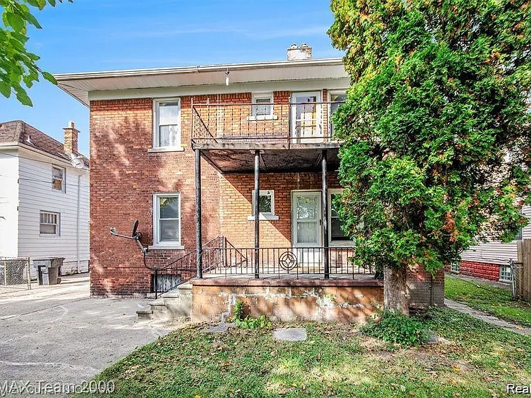 2327 Sturtevant St — Photo 7