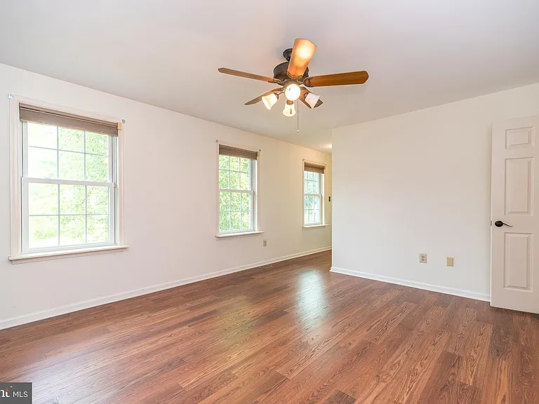 100 Live Oak Dr — Photo 33