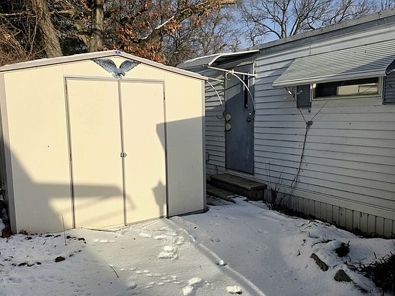 3rd image of 1760 Westover Rd #5