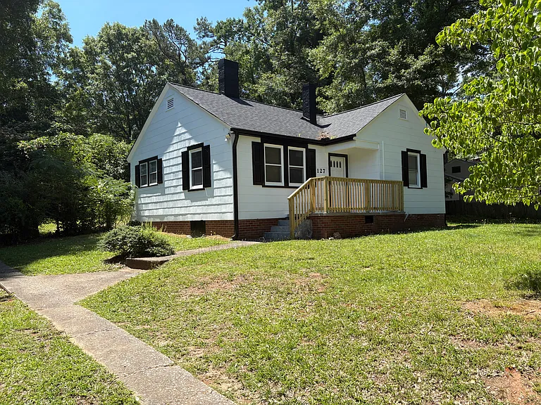 127 Rosemary Rd — Photo 2