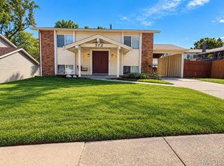 372 Messina Dr, Ballwin, MO 63021