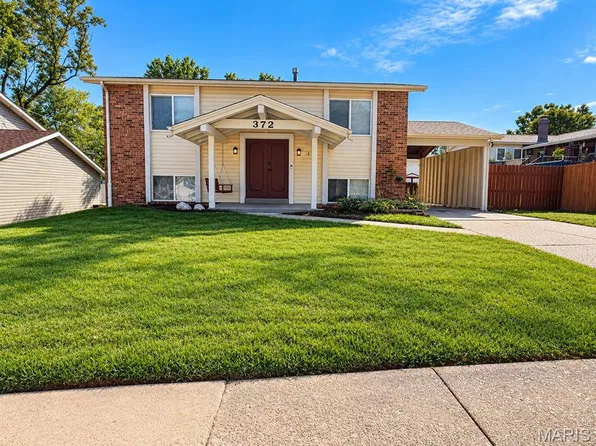 372 Messina Dr, Ballwin, MO 63021
