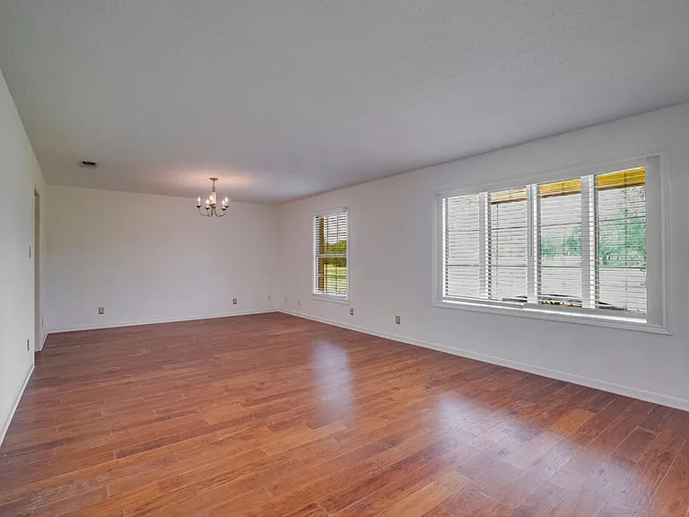 506 E Palm Valley Blvd — Photo 5