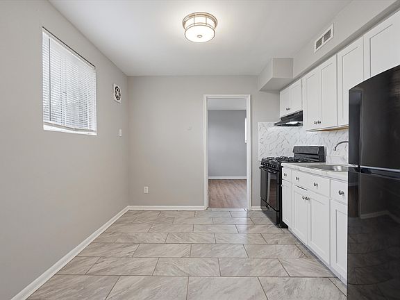4th image of 7108 Oxford Ave #60