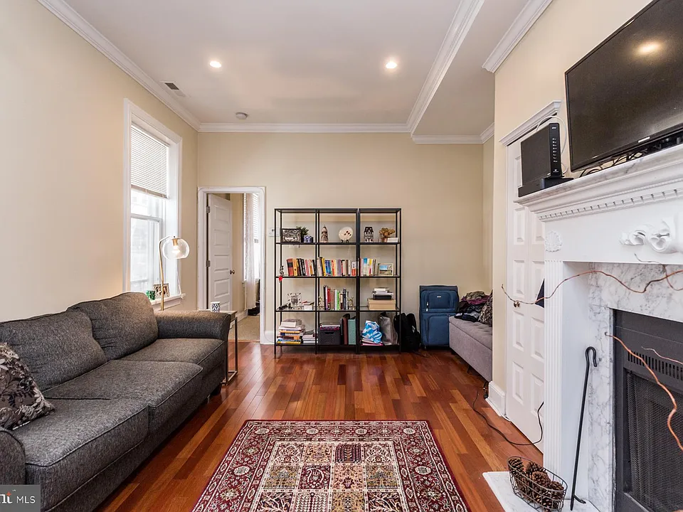 1712 Wallace St #202