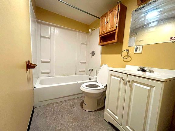 3rd image of 2282 Seneca St #2