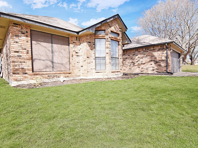 2304 Skipcha Dr — Photo 3