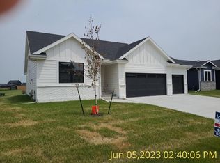 2615 Abbott Dr, Waukee, IA 50263