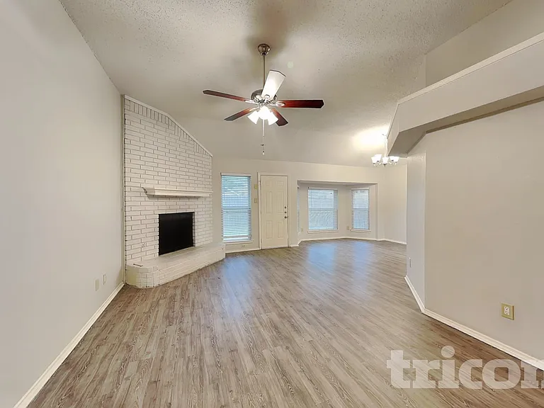 2851 Linden Ln — Photo 3
