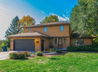 12994 Legend Lakes Dr, Roscoe, IL 61073