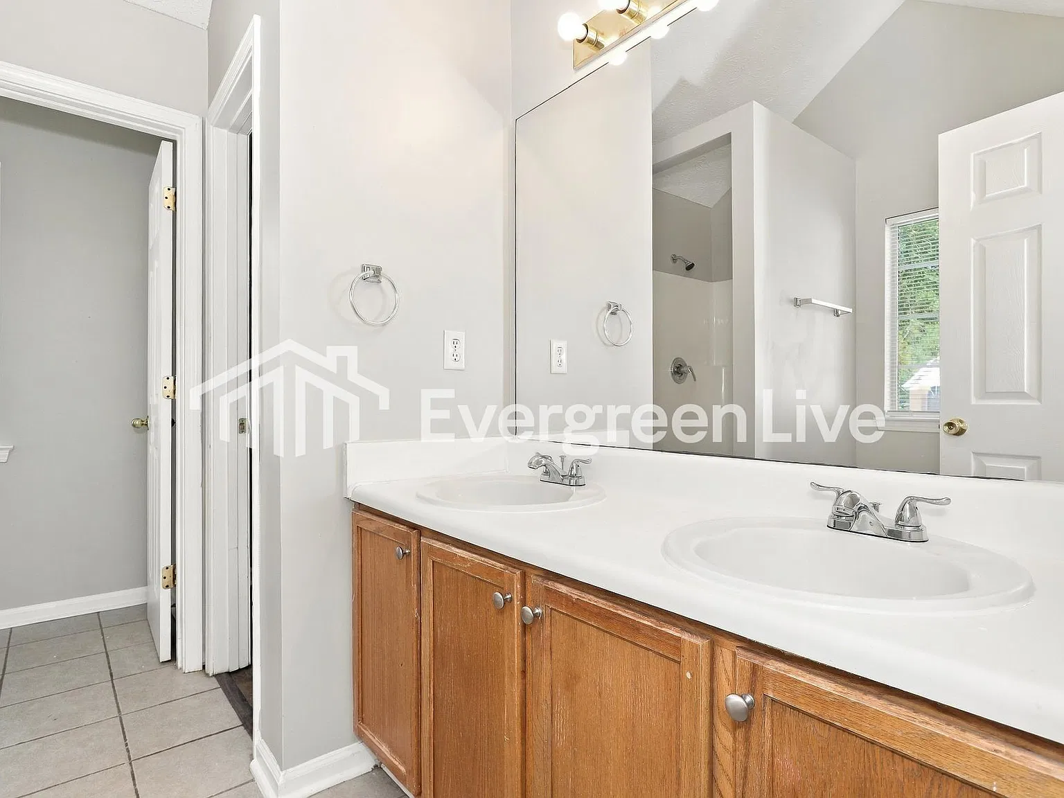 4 bed, 3.0 bath, 1903 sqft, $1,845 — Photo 2