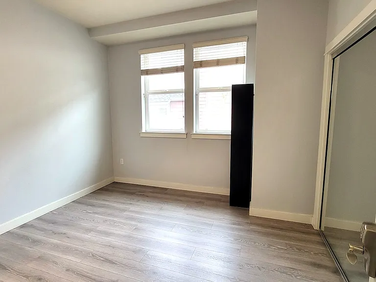 288 Kentdale Pl — Photo 12
