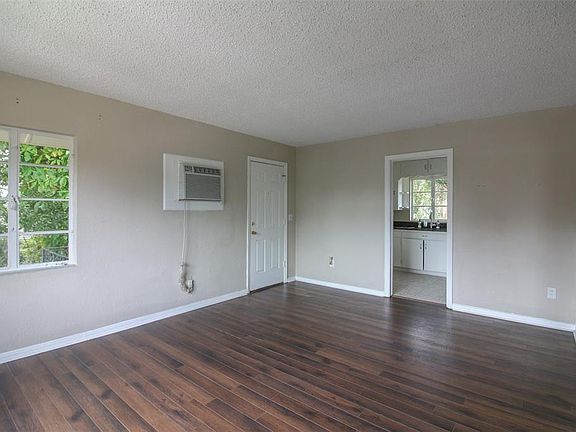4th image of 616 E Charles St