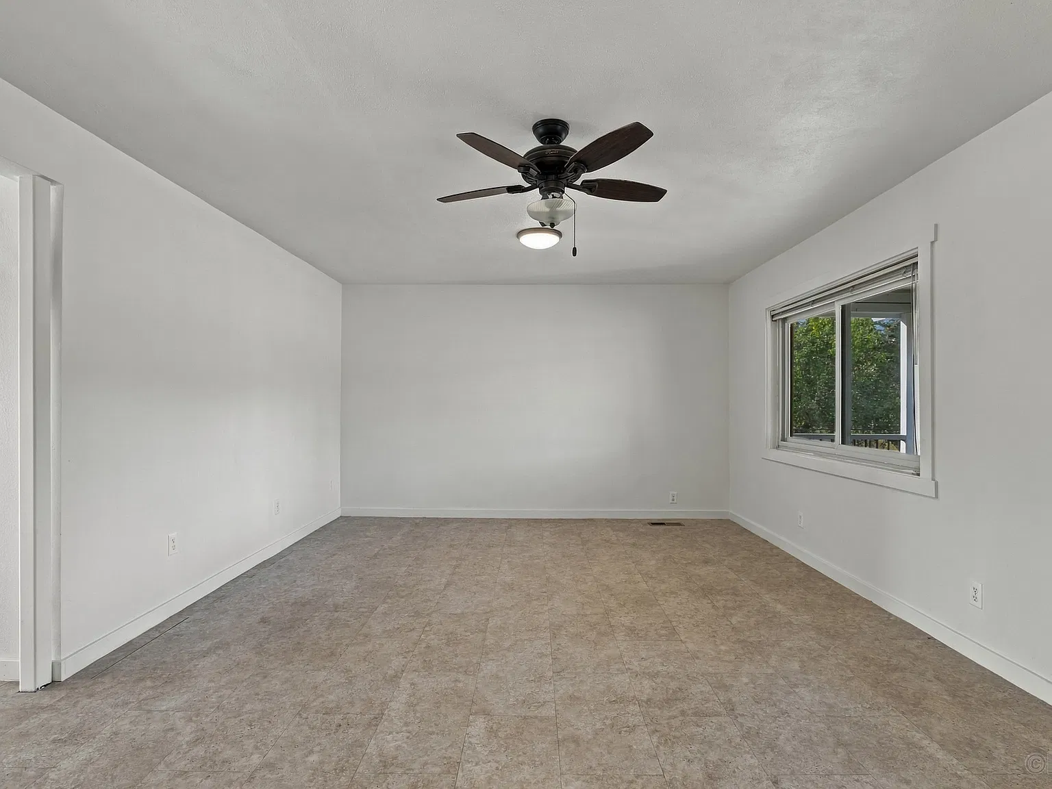 4 bed, 2020 sqft, $2,600 — Photo 3