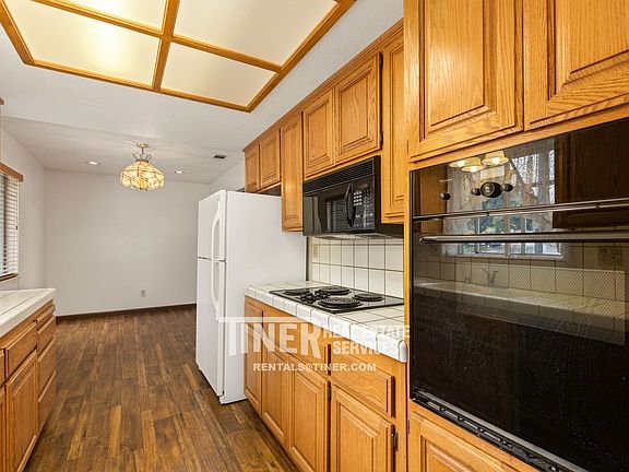 3rd image of 5201 Dove Dr
