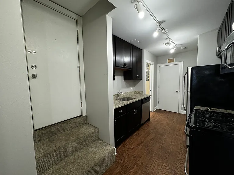 5400-5402 N Winthrop Avenue Gdn — Photo 3