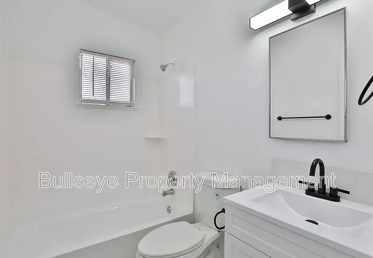 621 S California St #B — Photo 13