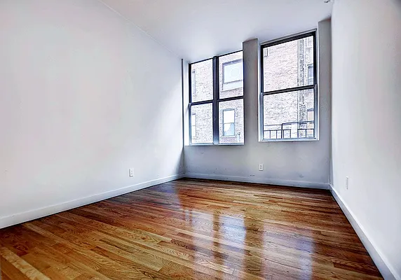 Rented by Urbane Brokerage | media 33