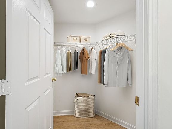 Walk-in closet