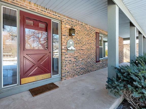 2nd image of 725 Amber Ln