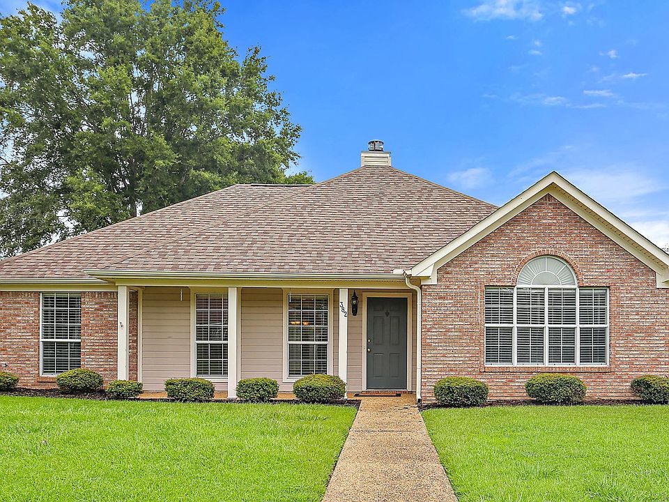 1st image of 382 Woodoak Dr