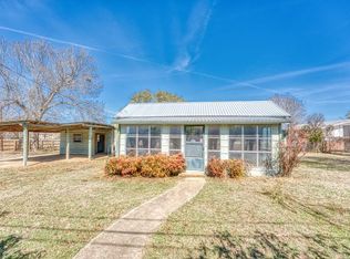 305 E Ash Dr, Johnson City, TX 78636