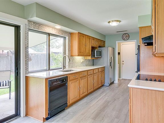 5th image of 602 Granada Dr