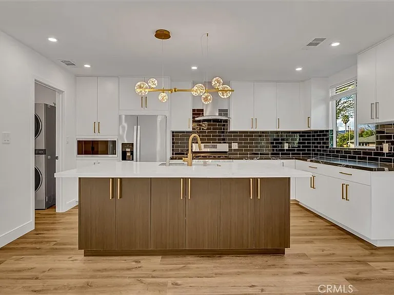 22134 Gilmore St — Photo 4