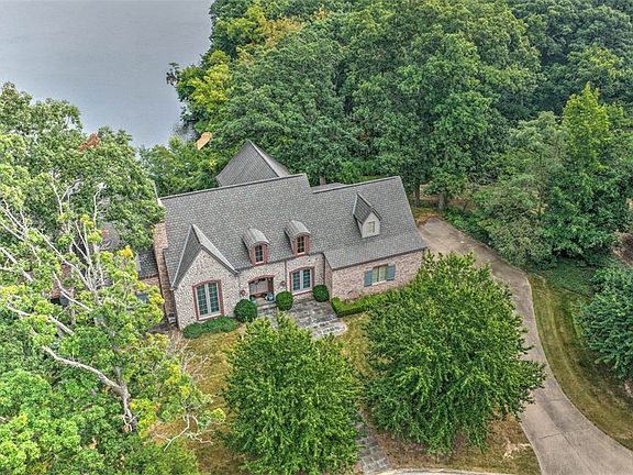 3rd image of 10 Allen Bend Pl