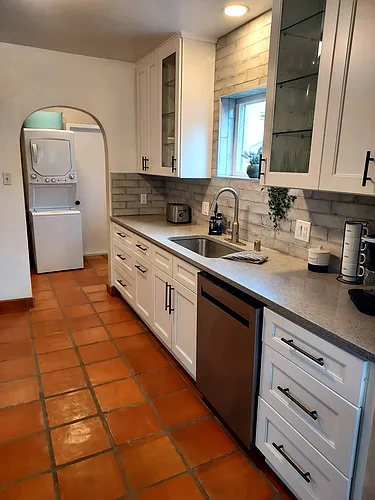 524 Hermosa Dr NE Photo 1
