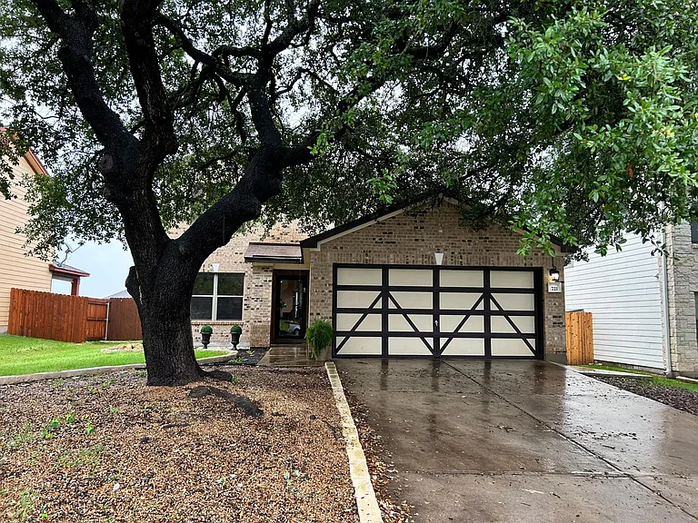 721 Green Pasture Dr — Photo 1