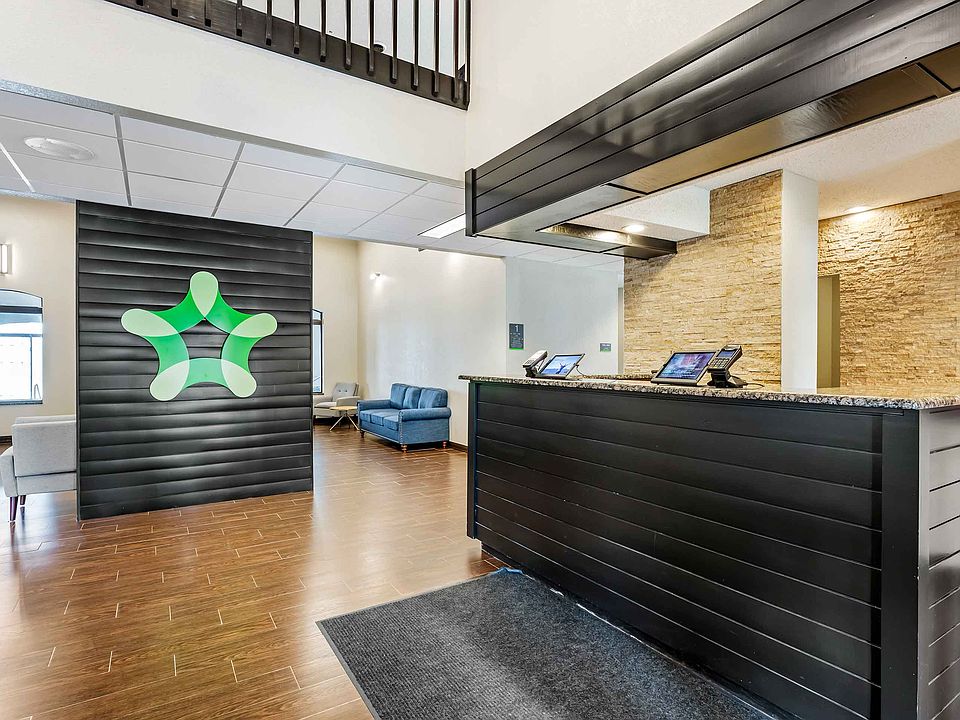 Lobby and Guest Check-in