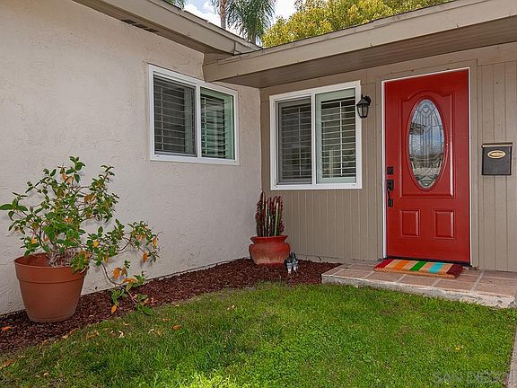 4th image of 4897 Chateau Dr