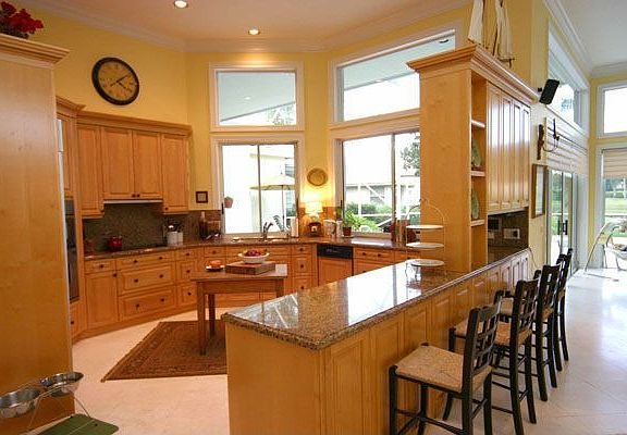 4th image of 127 N River Dr W