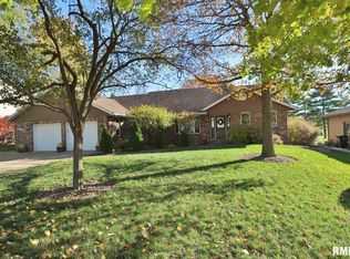 8020 N Radnor Rd, Peoria, IL 61615