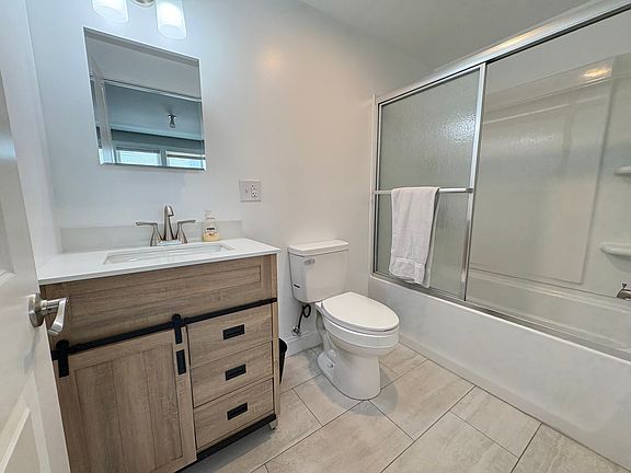 3rd image of 1111 Moulthrop St #1