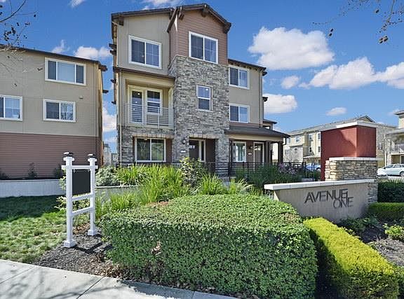 2nd image of 602 Avenue One