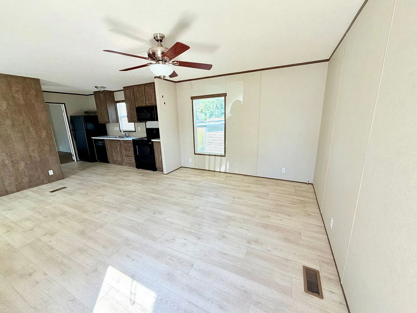 2 bed, 896 sqft, $1,238 — Photo 3