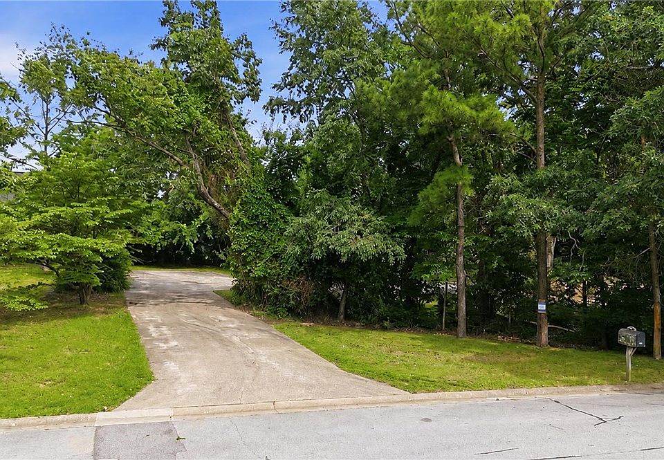 1st image of 2811 Summit Dr #8-9