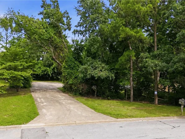 2811 Summit Dr #8-9, Siloam Springs, AR 72761