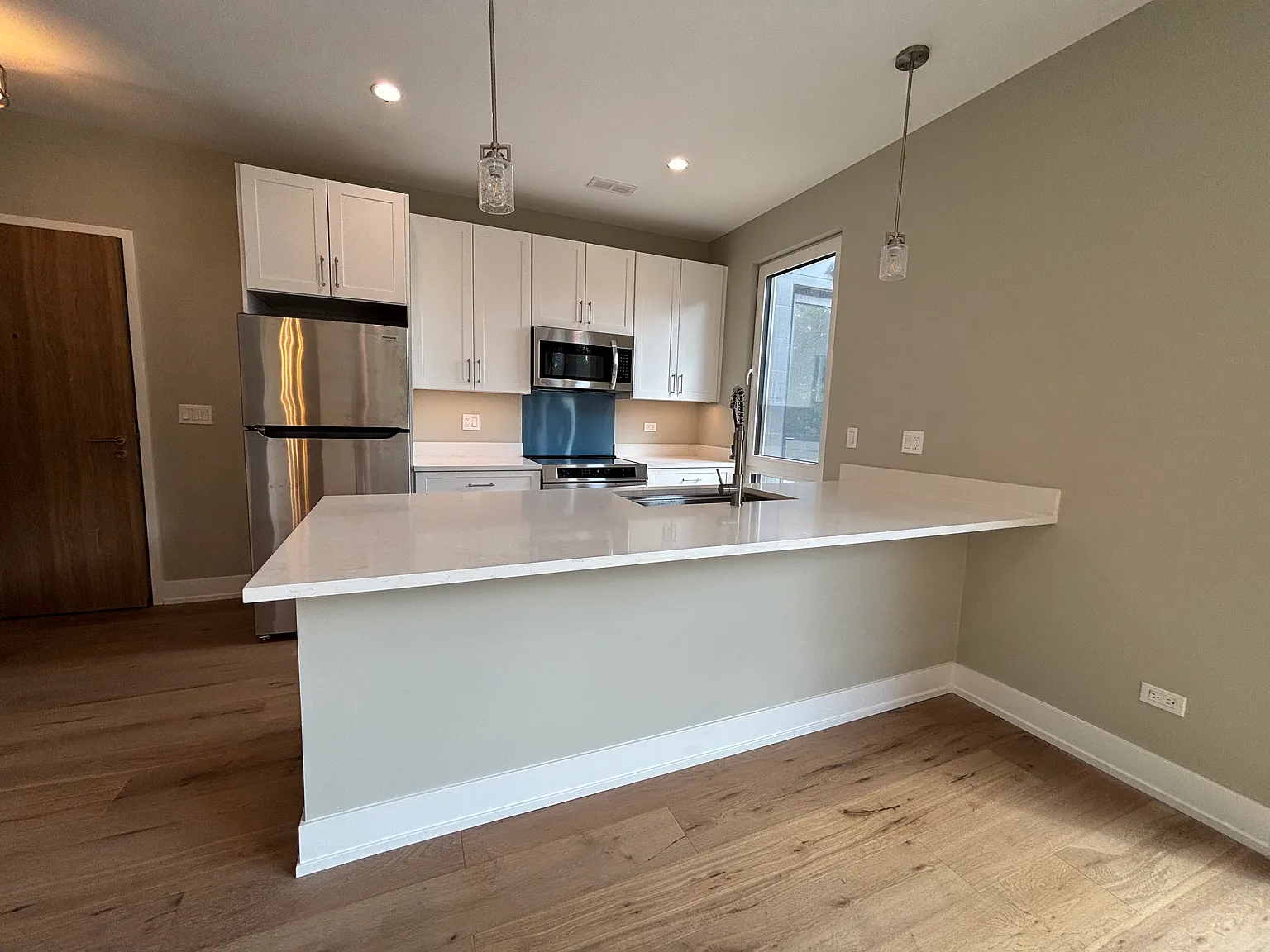 1 bed, $2,650 — Photo 2
