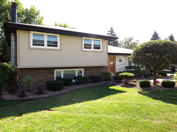 2nd image of 8649 W 98th Pl
