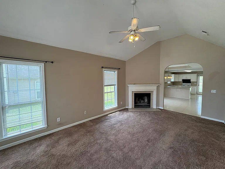 161 Mayfair Ln — Photo 4