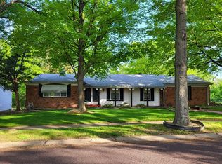 12837 Merribrook Dr, Florissant, MO 63033