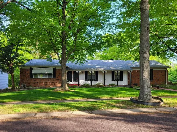12837 Merribrook Dr, Florissant, MO 63033