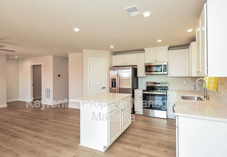 185 Oakleigh Dr — Photo 4